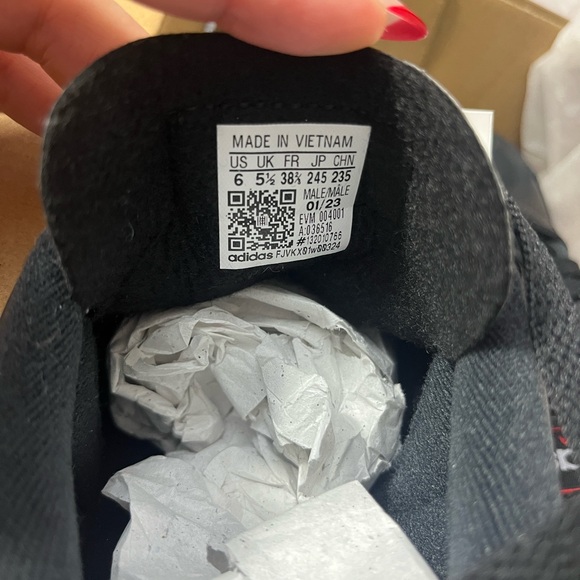 Adidas - Classic samba / unisex size KIDS 6Y / Women’s size 8 - Picture 4 of 4